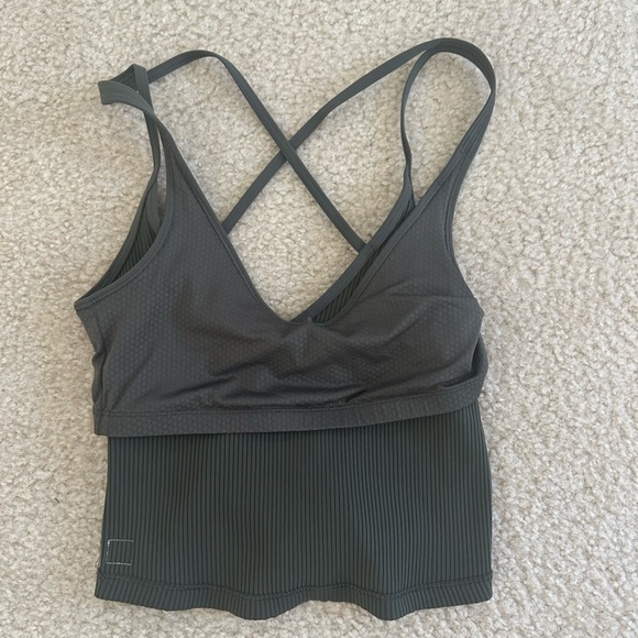 Vuori rib crop tank. Size large. - Picture 3 of 3